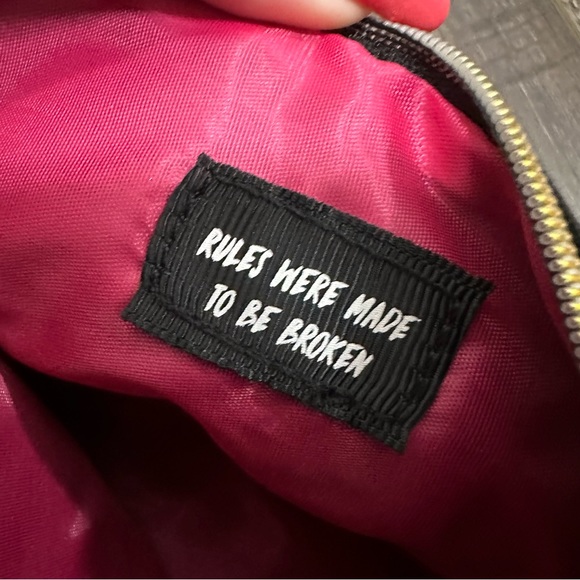 Ipsy Eyelash Mini Makeup Pouch Zip Closure Bag Organizer Pens Black Gold Beauty - Picture 6 of 8